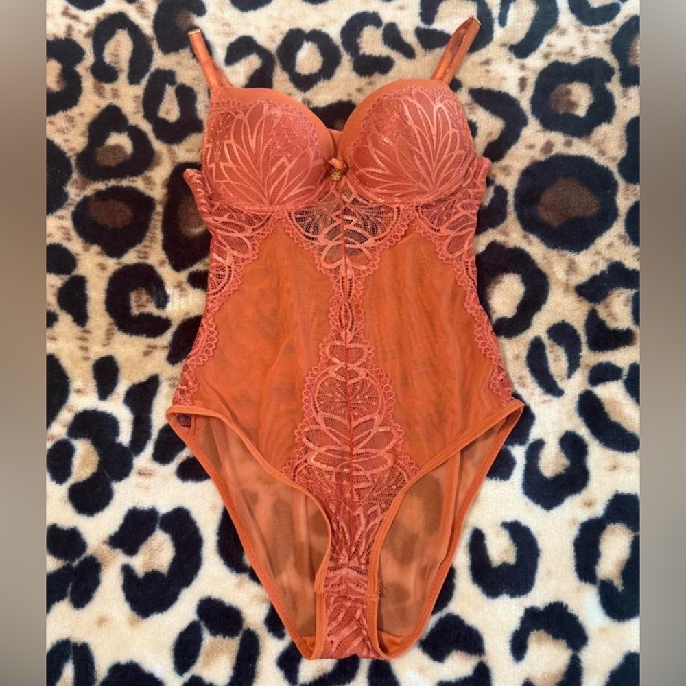 Women’s Small Daisy Fuentes Burnt Orange Lace Bodysuit